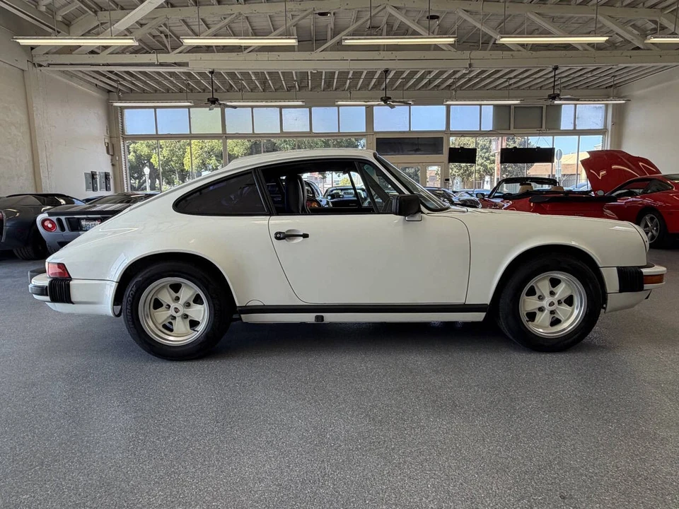 1988 Porsche 911 Carrera 3.2 - Image 10 of 31