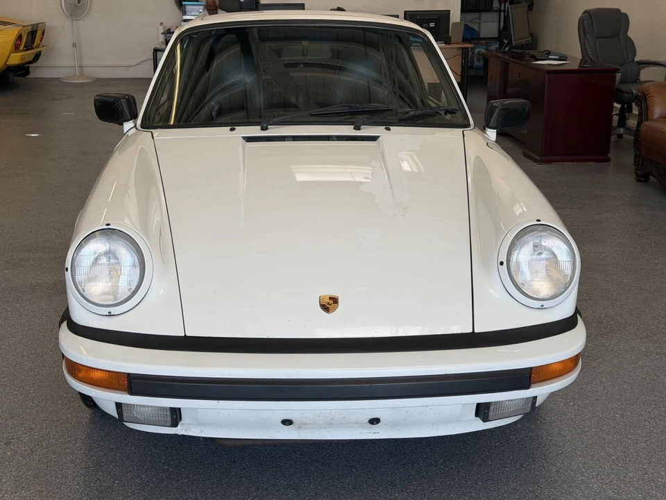 1988 Porsche 911 Carrera 3.2 - Image 3 of 31
