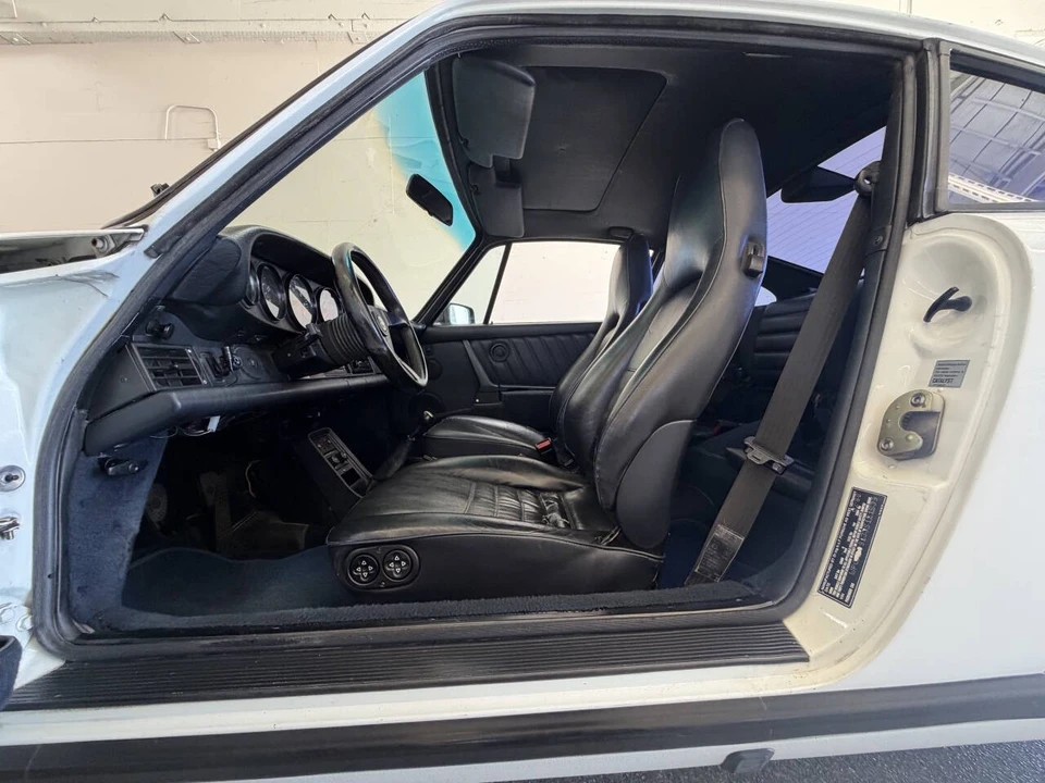 1988 Porsche 911 Carrera 3.2 - Image 24 of 31