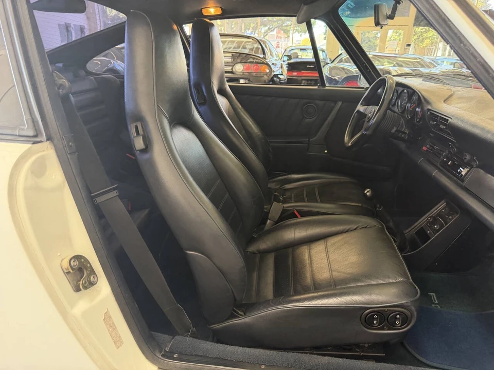 1988 Porsche 911 Carrera 3.2 - Image 28 of 31
