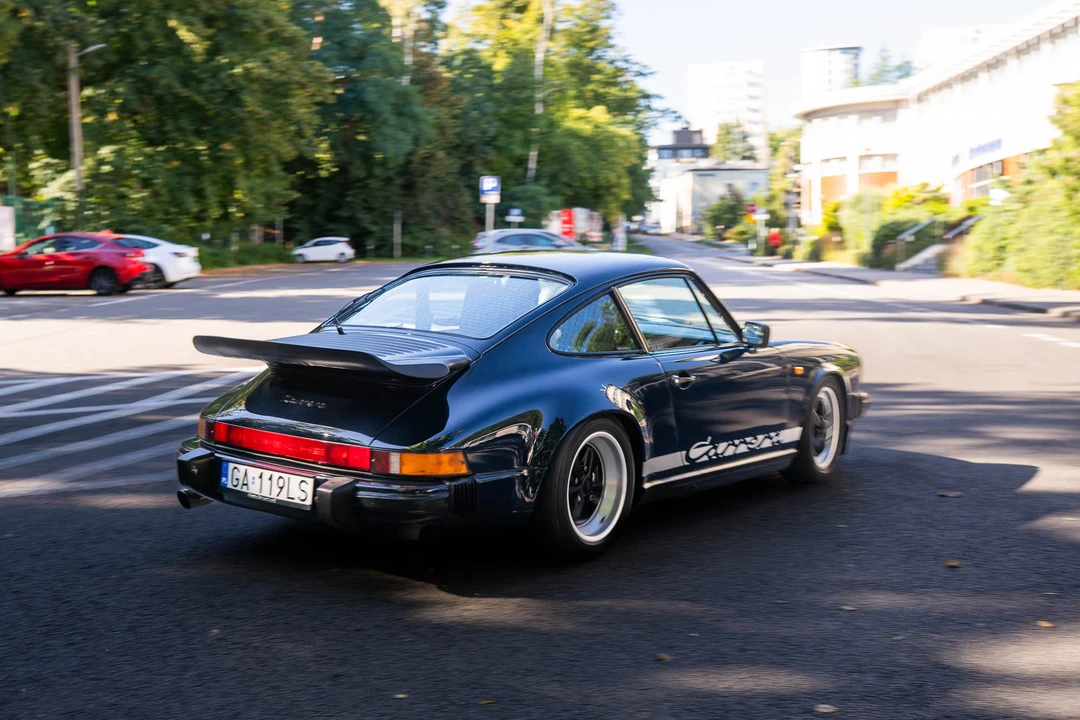 1988 Porsche 911 Carrera 3.2 - Image 19 of 31