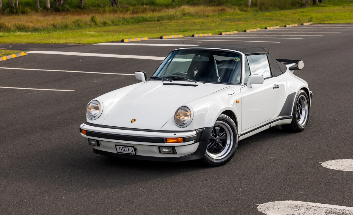 1988 Porsche 911 Carrera 3.2 - Image 10 of 31