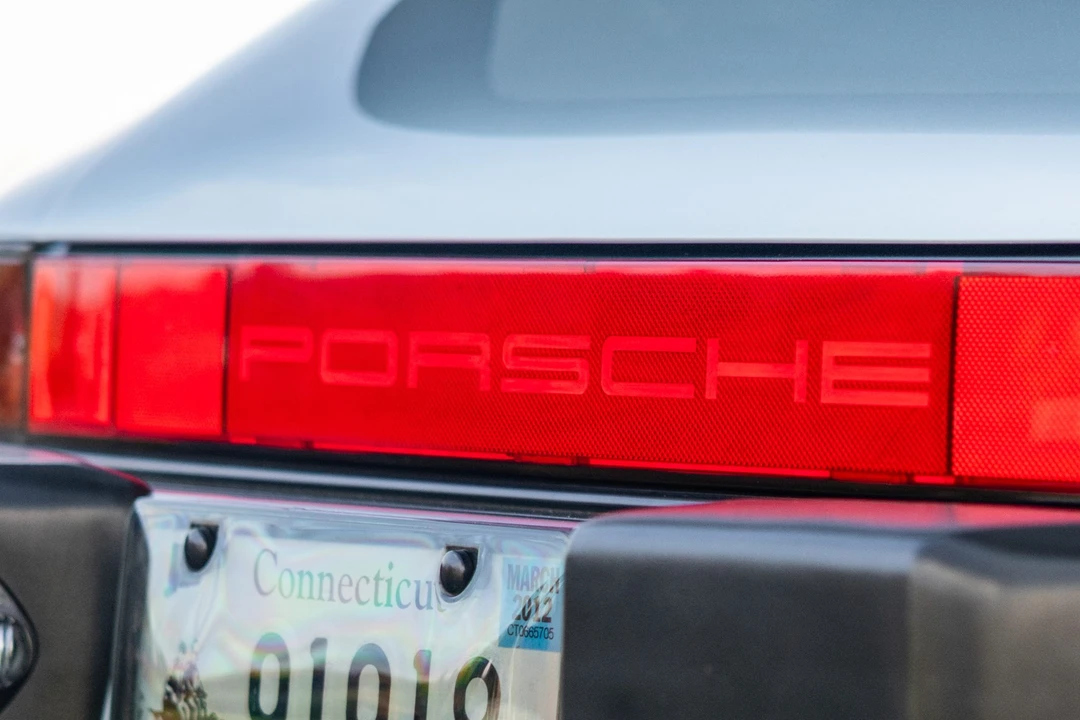 1988 Porsche 911 Carrera 3.2 - Image 28 of 31