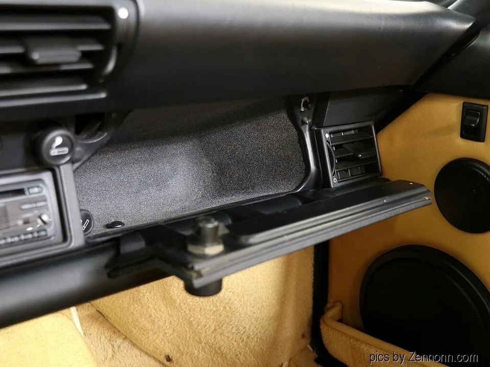 1988 Porsche 911 Carrera 3.2 - Image 28 of 31