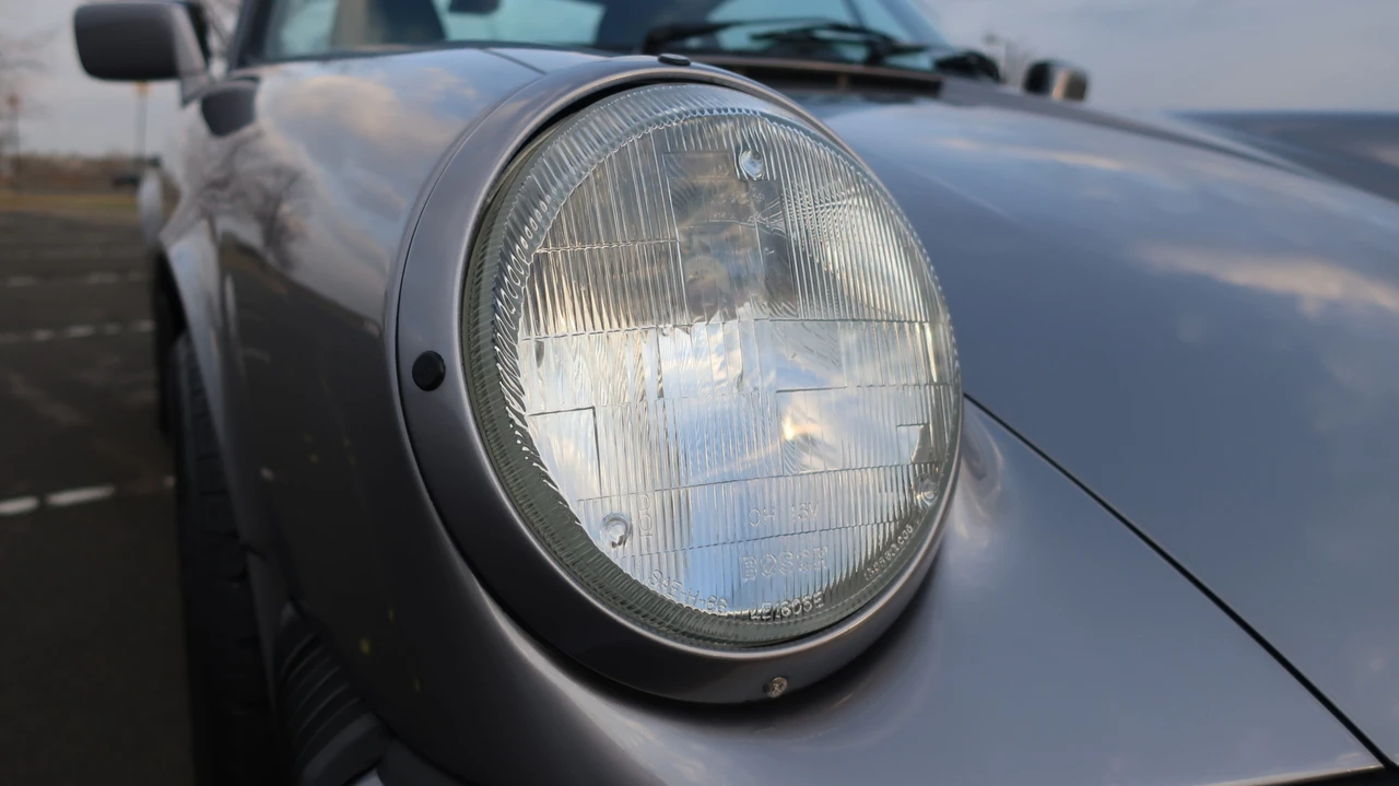 1988 Porsche 911 Carrera 3.2 - Image 24 of 31