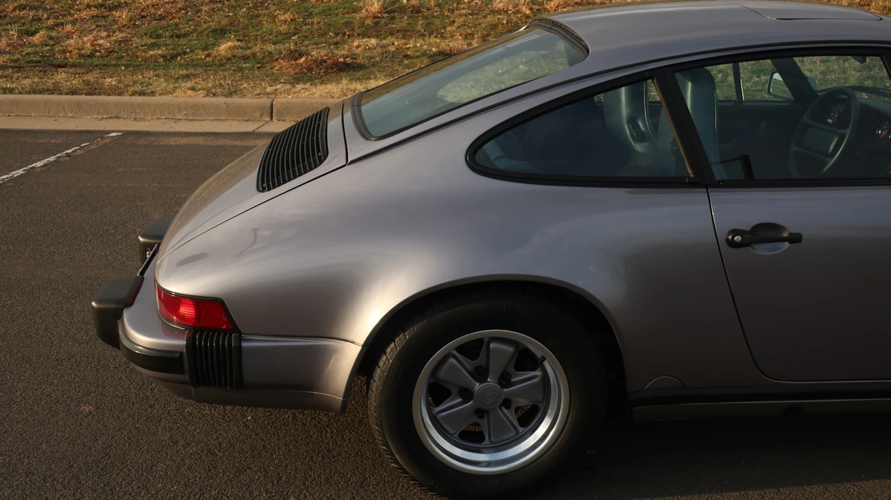 1988 Porsche 911 Carrera 3.2 - Image 16 of 31