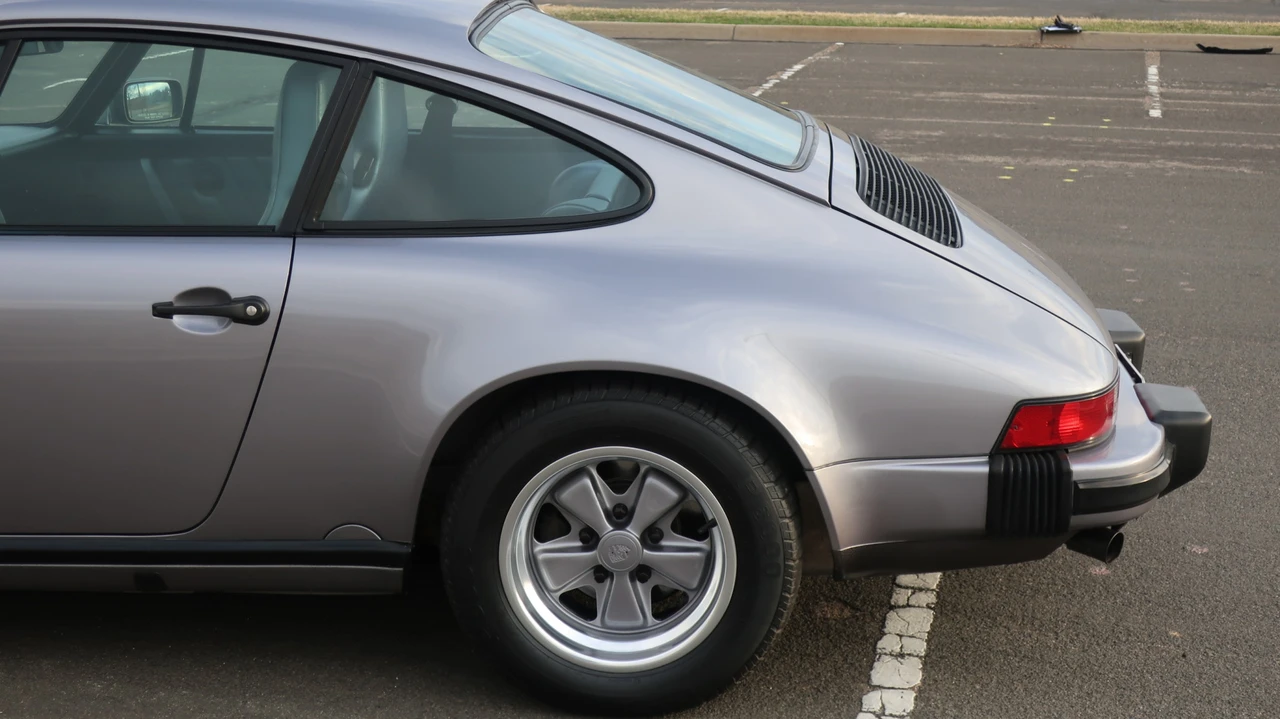 1988 Porsche 911 Carrera 3.2 - Image 15 of 31