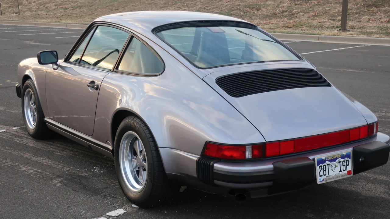 1988 Porsche 911 Carrera 3.2 - Image 5 of 31
