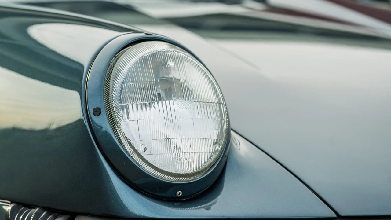 1988 Porsche 911 Carrera 3.2 - Image 16 of 31