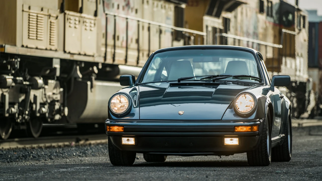 1988 Porsche 911 Carrera 3.2 - Image 10 of 31