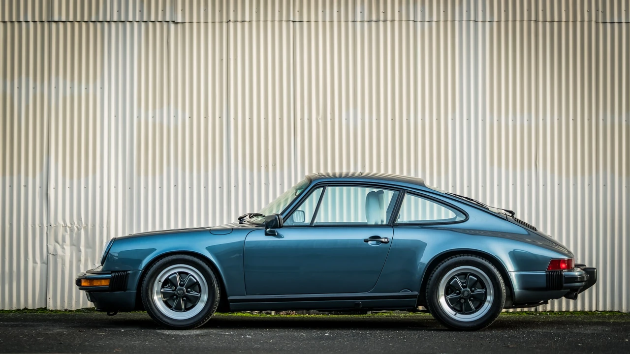 1988 Porsche 911 Carrera 3.2 - Image 9 of 31