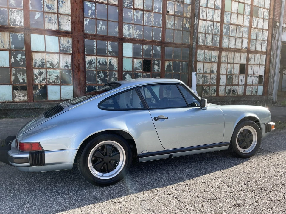 1988 Porsche 911 Carrera 3.2 - Image 9 of 31