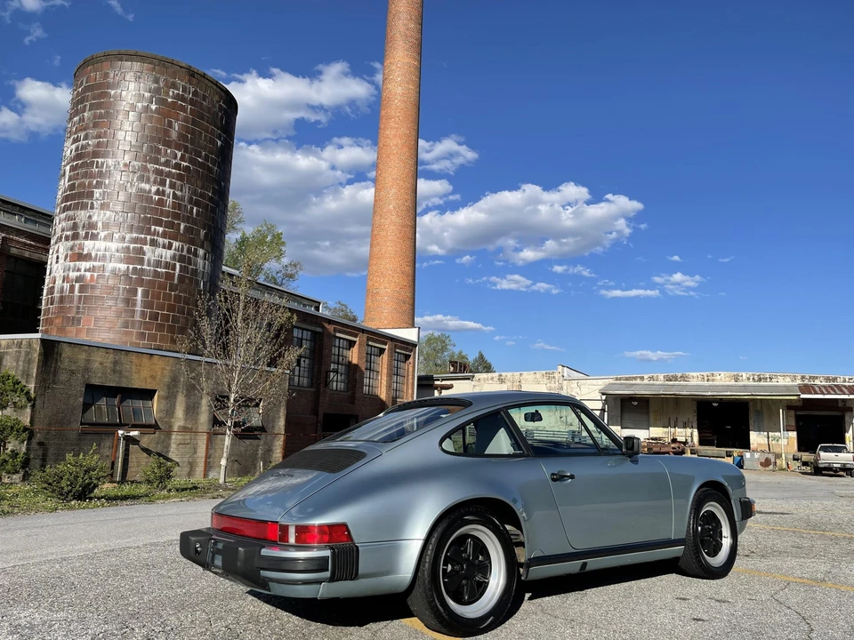 1988 Porsche 911 Carrera 3.2 - Image 20 of 31
