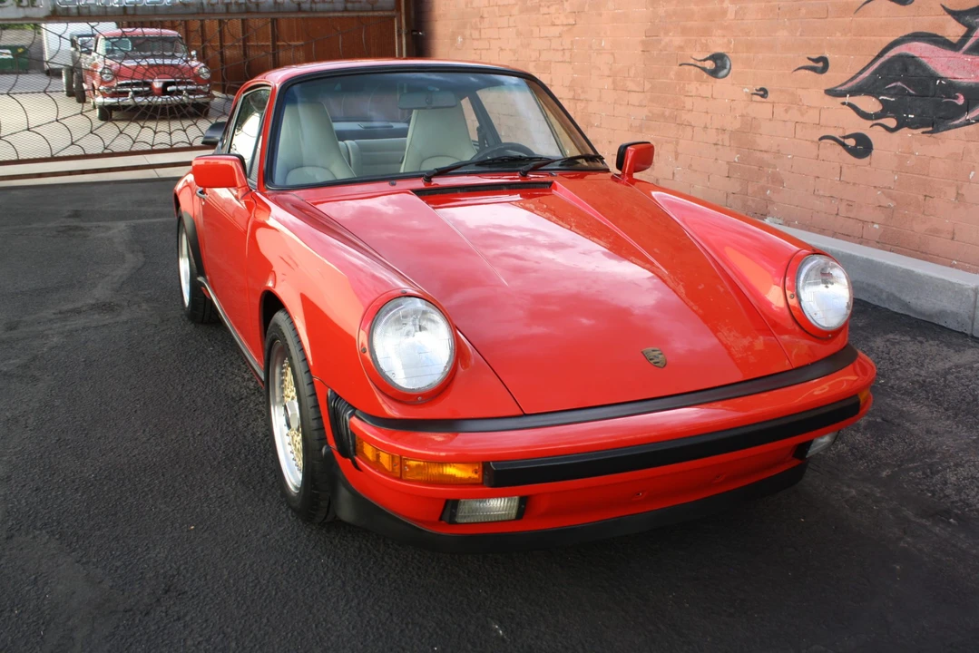 1988 Porsche 911 Carrera 3.2 - Image 9 of 31