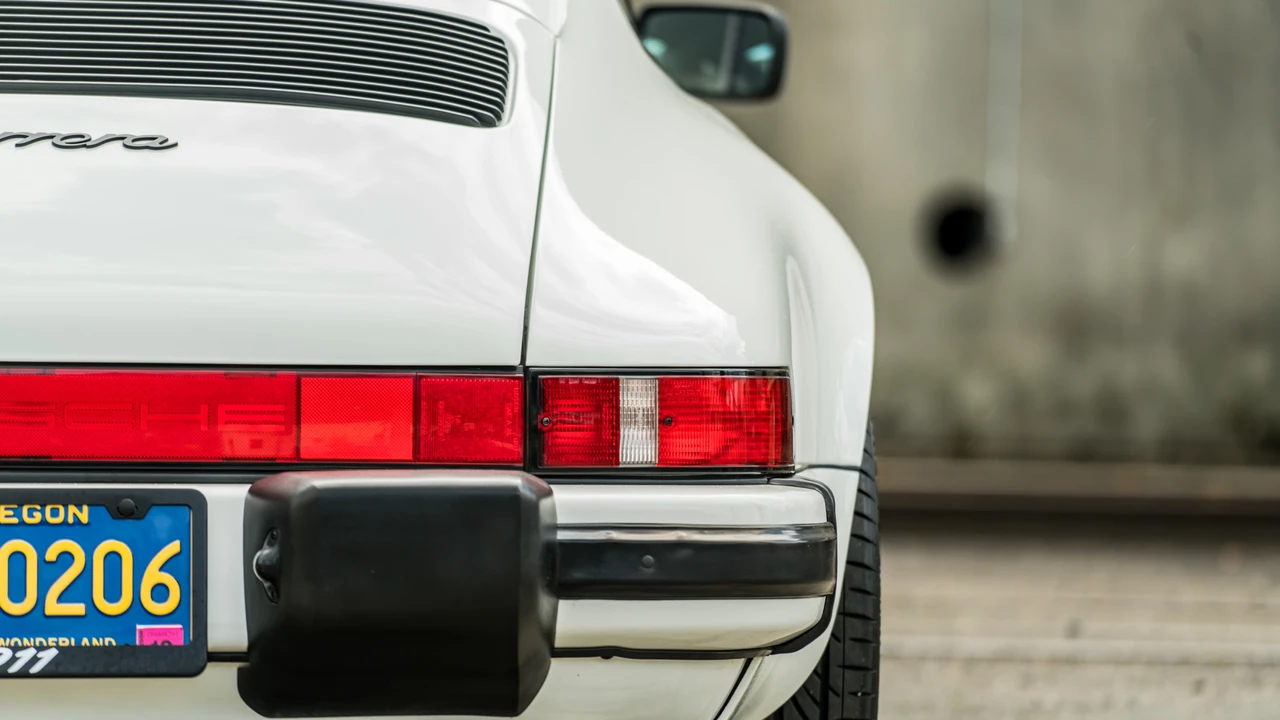 1988 Porsche 911 Carrera 3.2 - Image 24 of 31