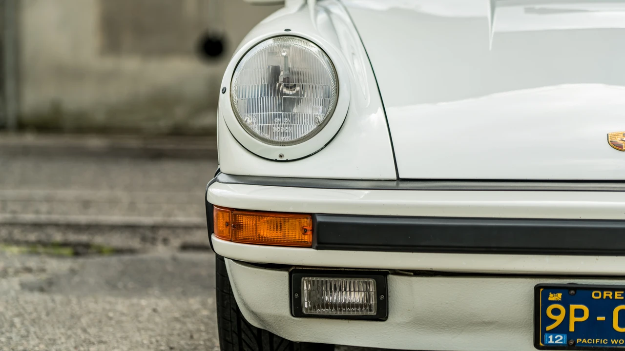 1988 Porsche 911 Carrera 3.2 - Image 14 of 31