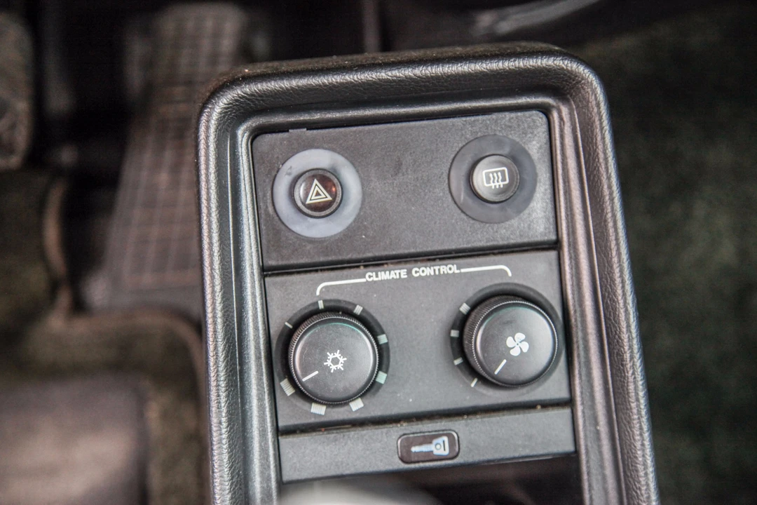 1988 Porsche 911 Carrera 3.2 - Image 28 of 31
