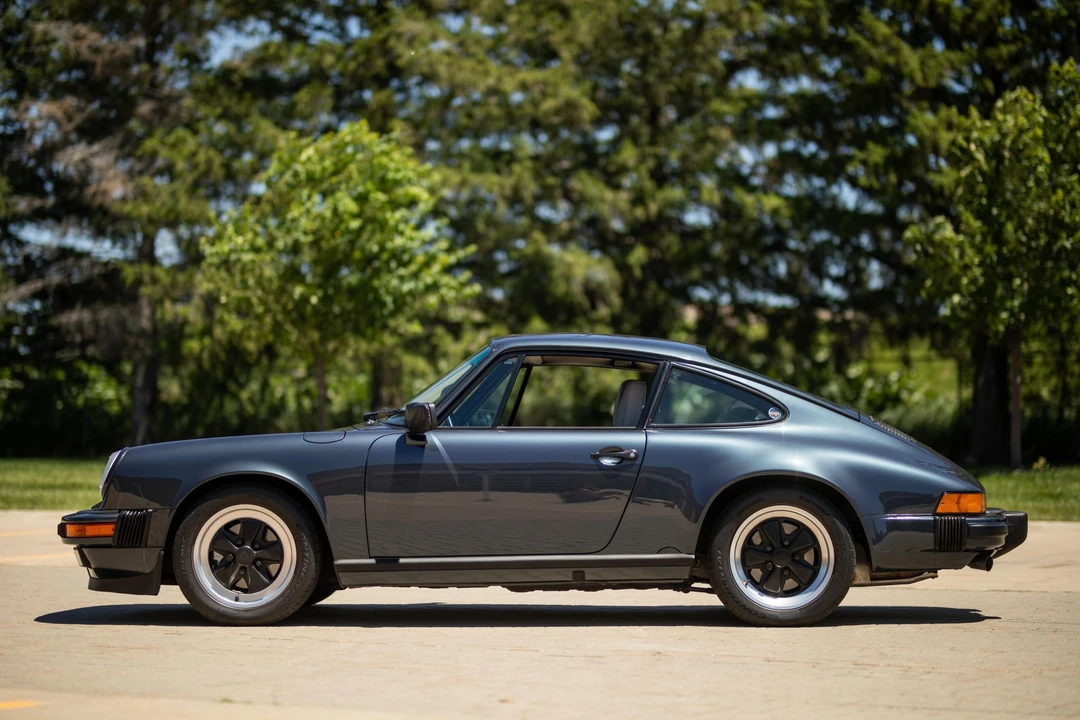 1988 Porsche 911 Carrera 3.2 - Image 10 of 31