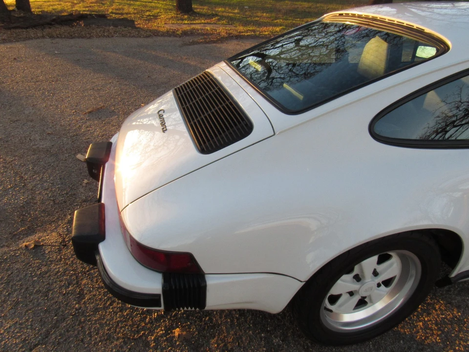 1988 Porsche 911 Carrera 3.2 - Image 13 of 31