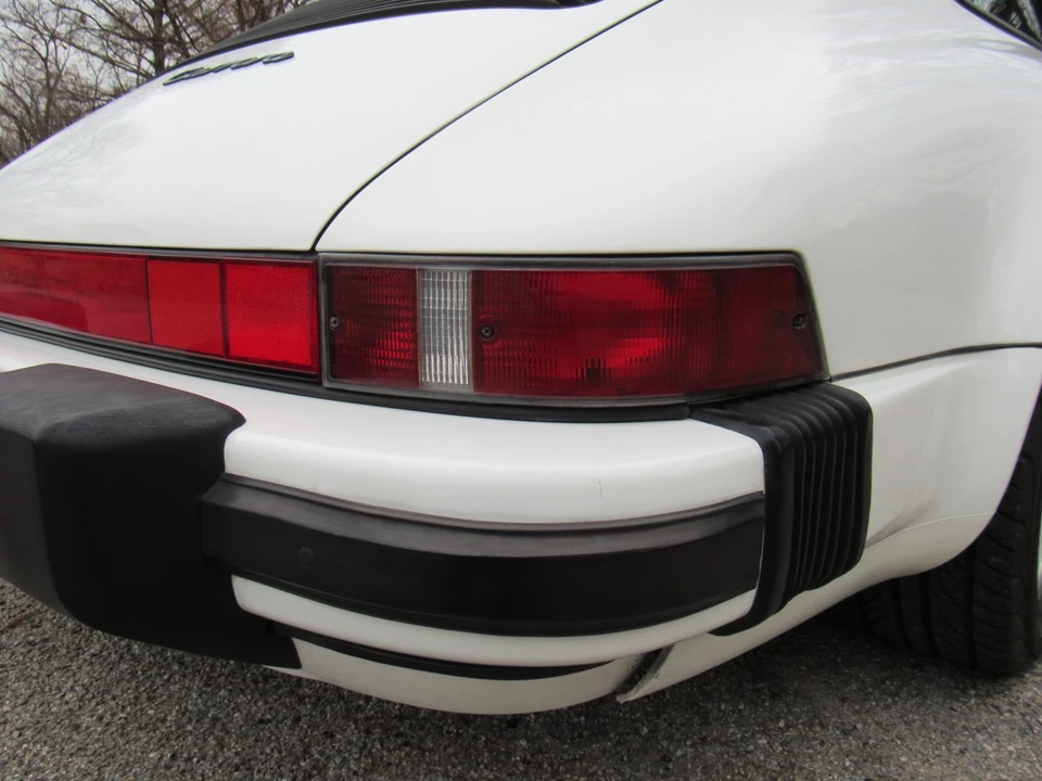 1988 Porsche 911 Carrera 3.2 - Image 24 of 31
