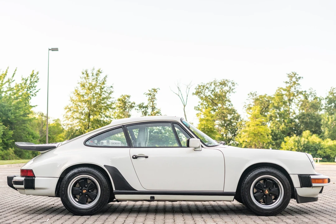 1988 Porsche 911 Carrera 3.2 - Image 14 of 31