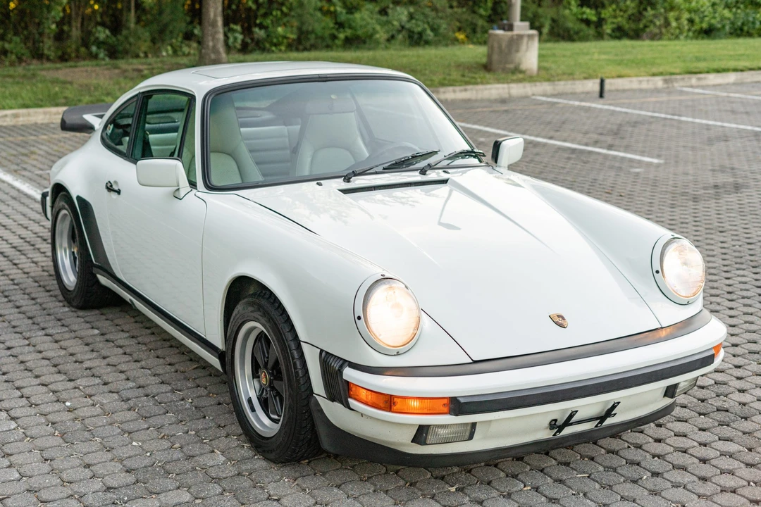 1988 Porsche 911 Carrera 3.2 - Image 16 of 31