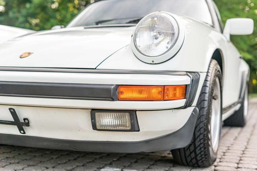 1988 Porsche 911 Carrera 3.2 - Image 24 of 31
