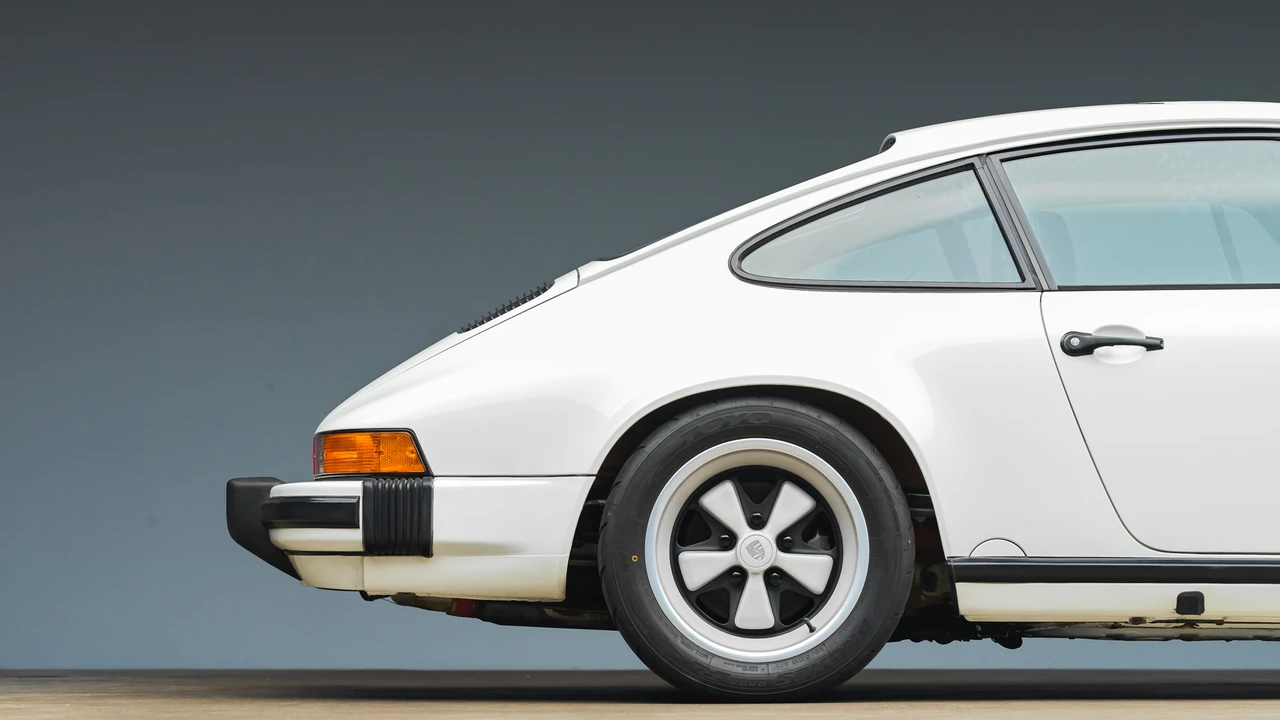 1988 Porsche 911 Carrera 3.2 - Image 25 of 31