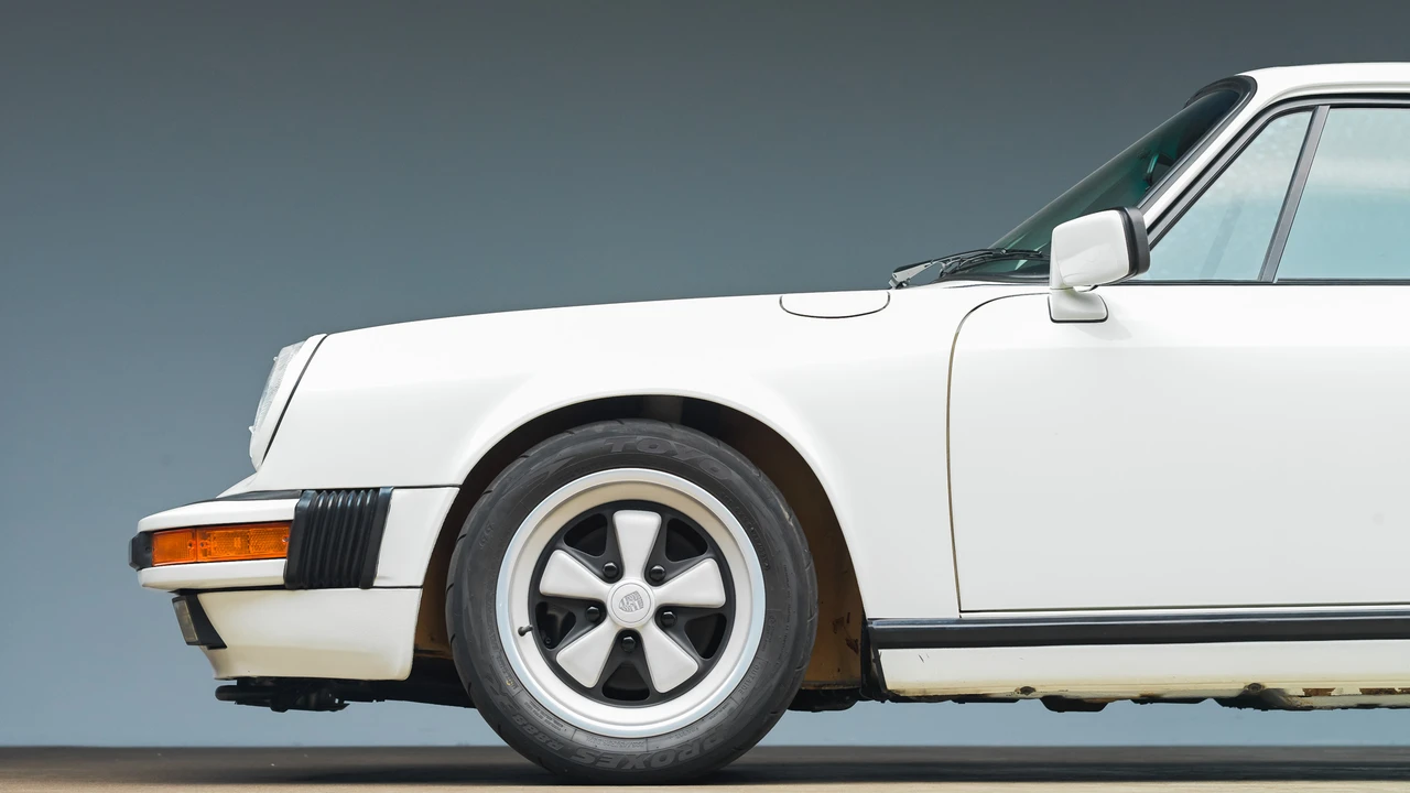 1988 Porsche 911 Carrera 3.2 - Image 27 of 31