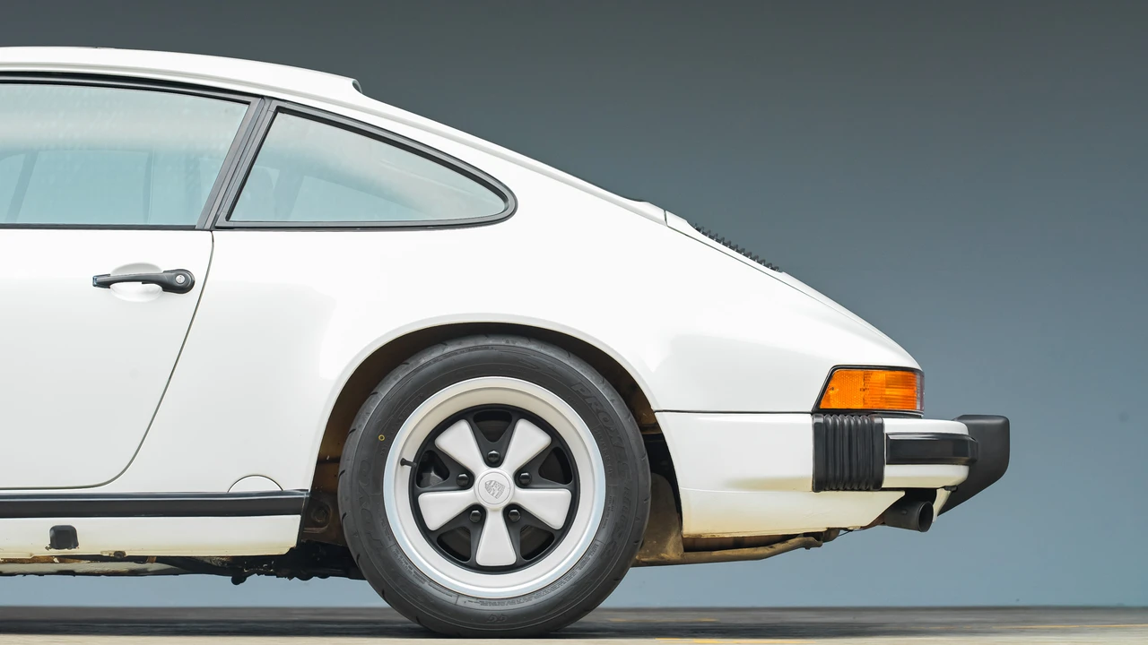 1988 Porsche 911 Carrera 3.2 - Image 28 of 31