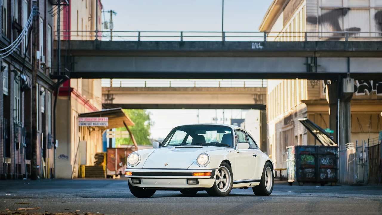 1988 Porsche 911 Carrera 3.2 - Image 2 of 31