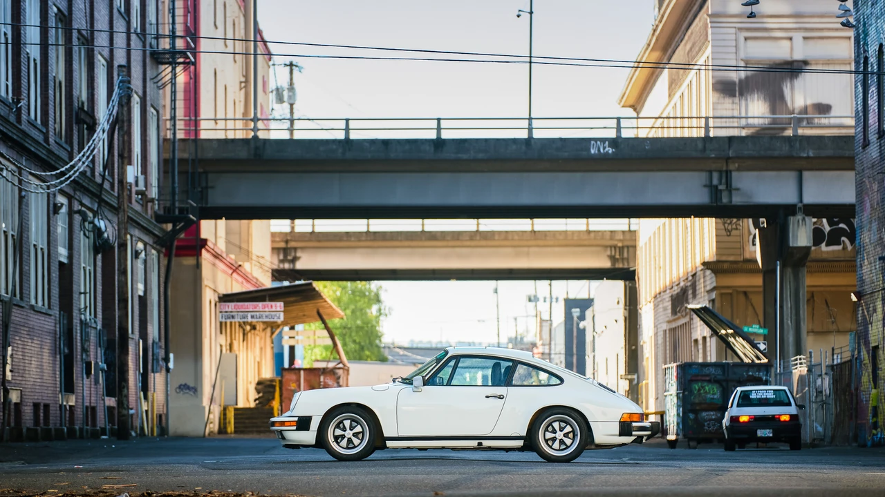 1988 Porsche 911 Carrera 3.2 - Image 6 of 31