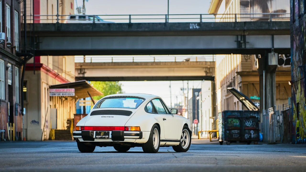 1988 Porsche 911 Carrera 3.2 - Image 9 of 31