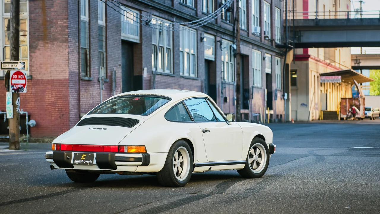 1988 Porsche 911 Carrera 3.2 - Image 10 of 31