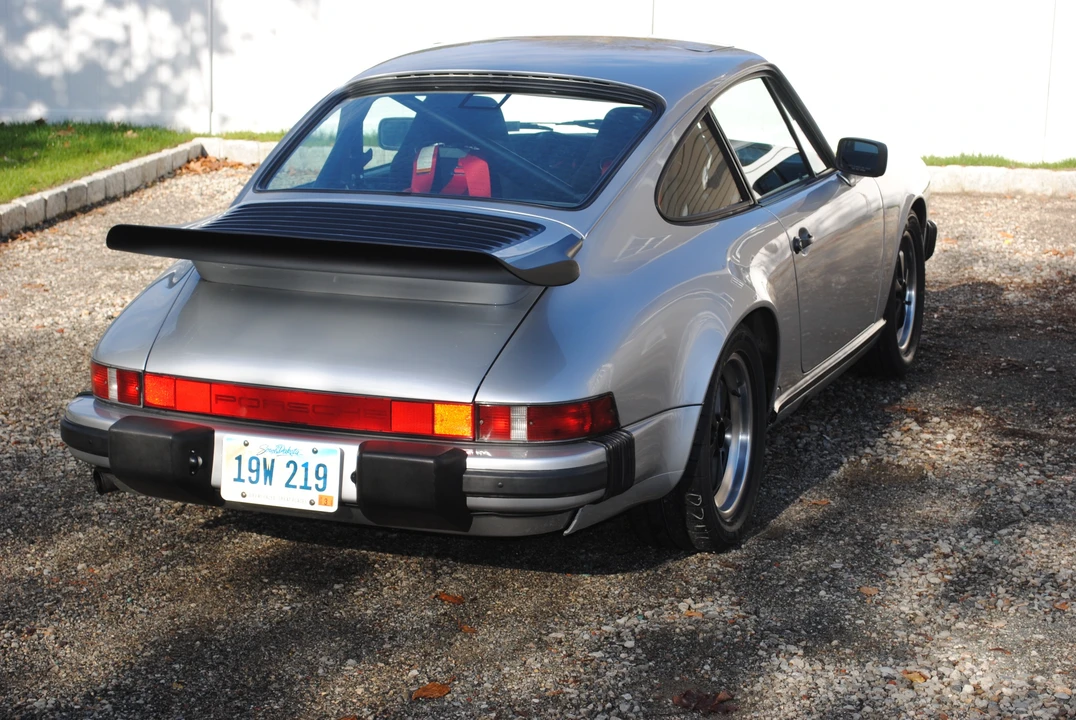1988 Porsche 911 Carrera 3.2 - Image 9 of 31
