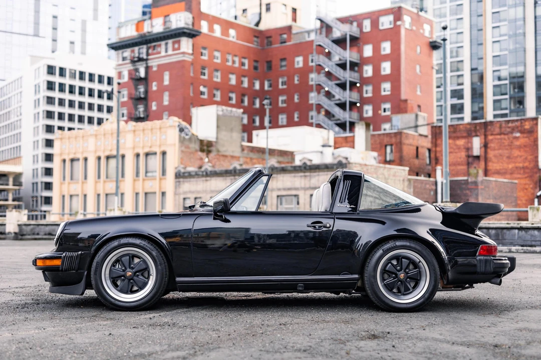 1988 Porsche 911 Carrera 3.2 - Image 11 of 31