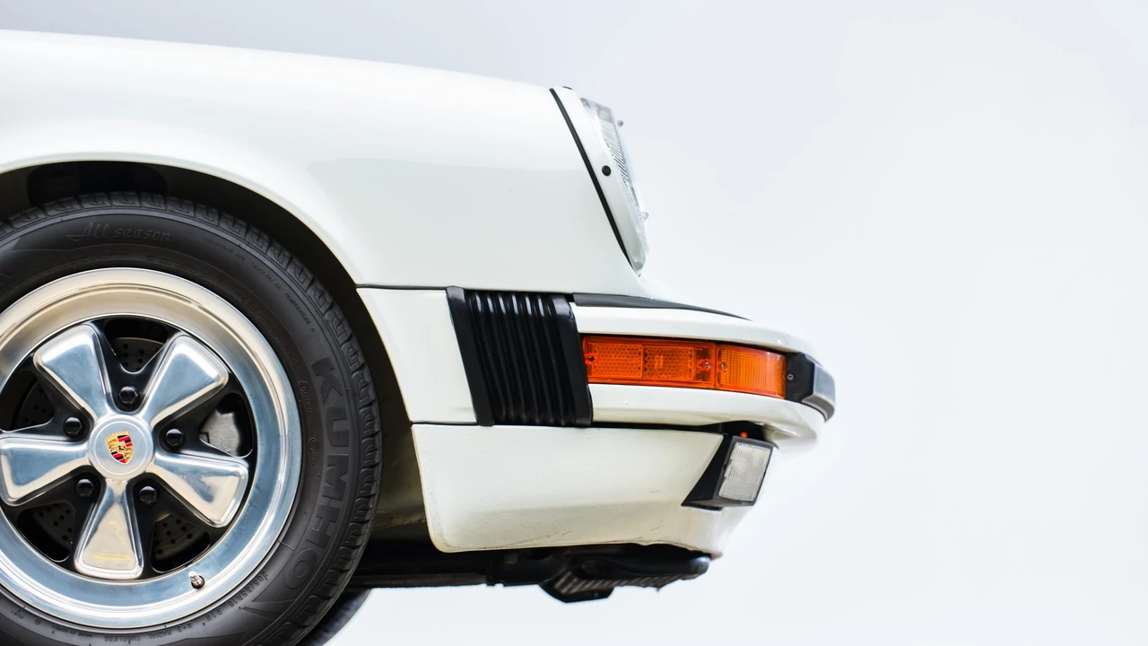 1988 Porsche 911 Carrera 3.2 - Image 16 of 31