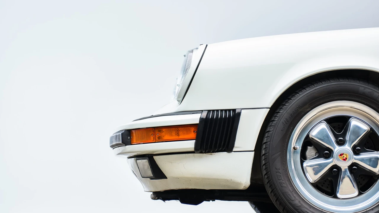1988 Porsche 911 Carrera 3.2 - Image 17 of 31