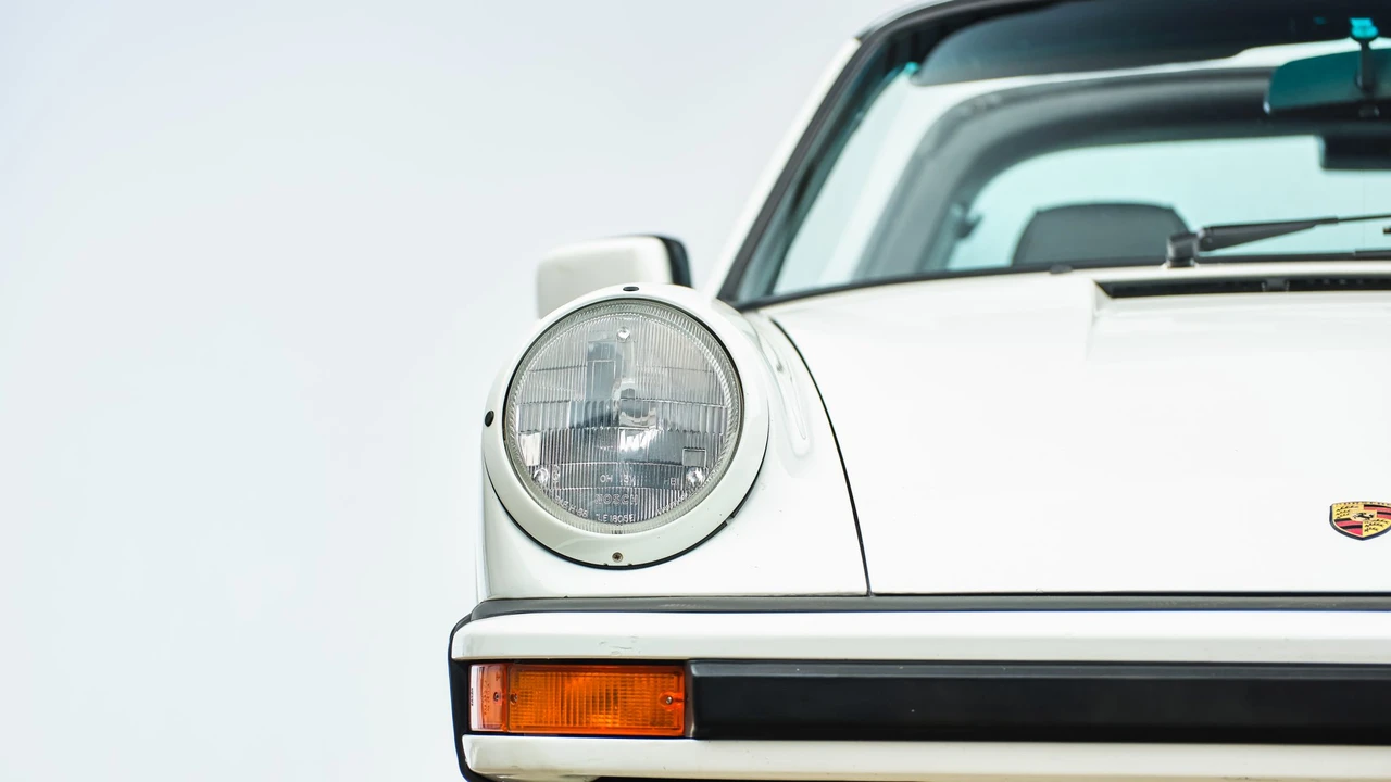 1988 Porsche 911 Carrera 3.2 - Image 20 of 31