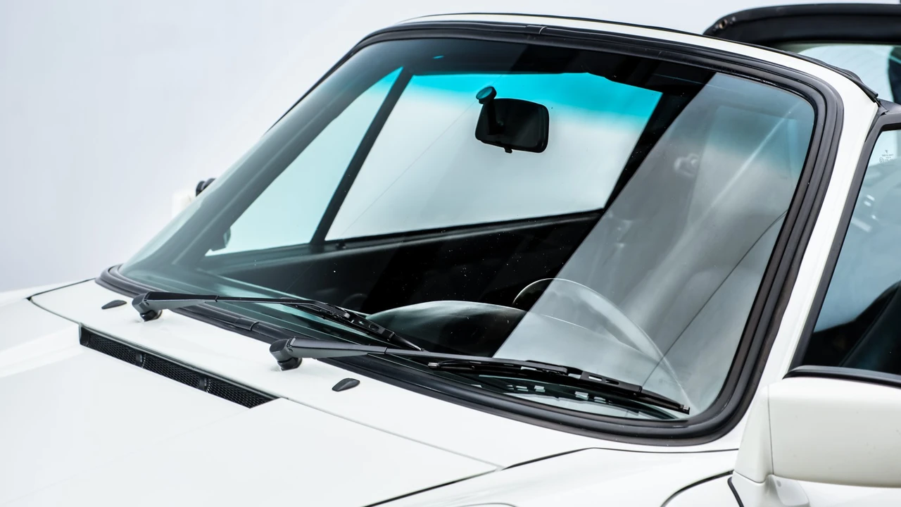 1988 Porsche 911 Carrera 3.2 - Image 26 of 31