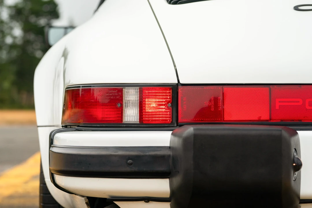 1988 Porsche 911 Carrera 3.2 - Image 24 of 31