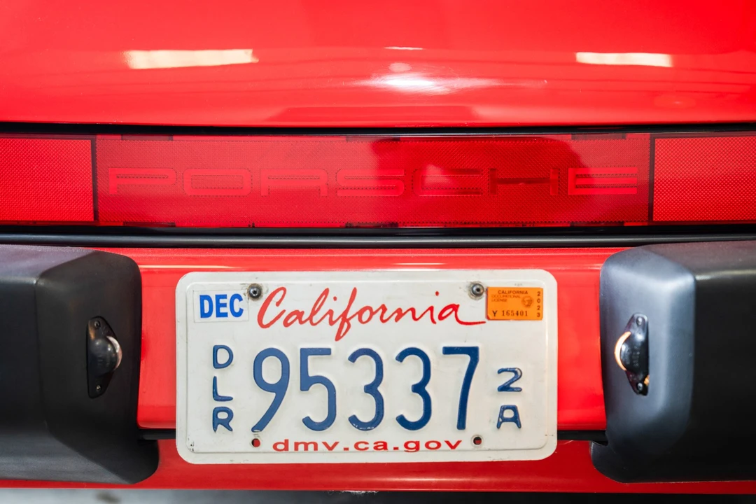 1988 Porsche 911 Carrera 3.2 - Image 24 of 31