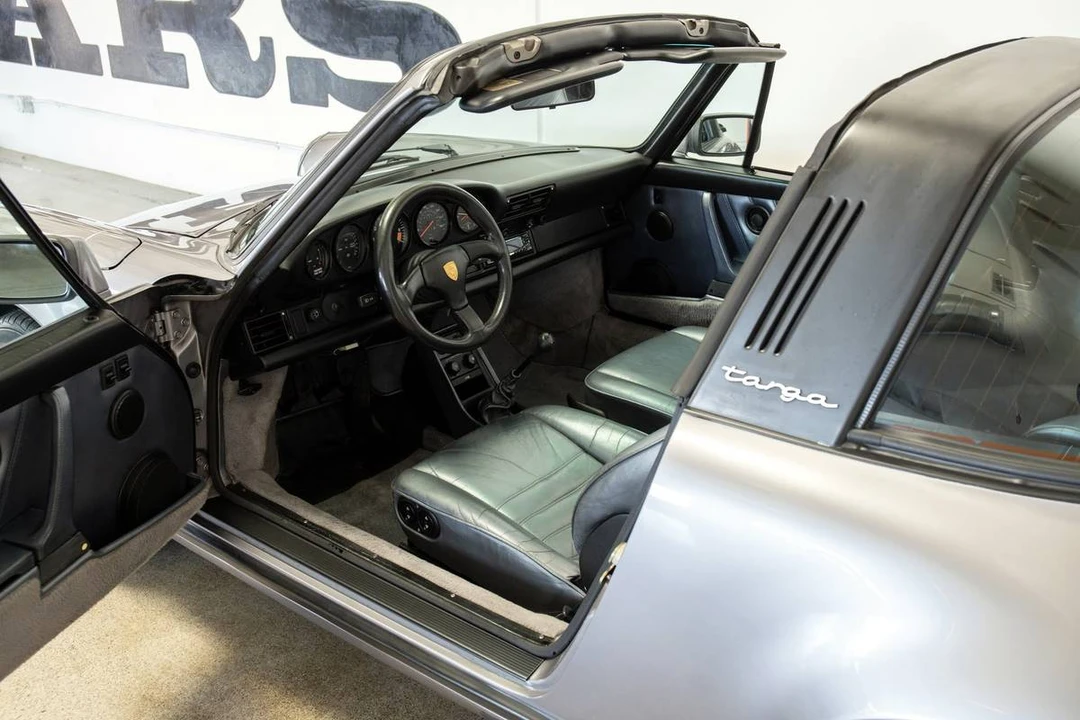 1988 Porsche 911 Carrera 3.2 - Image 10 of 17