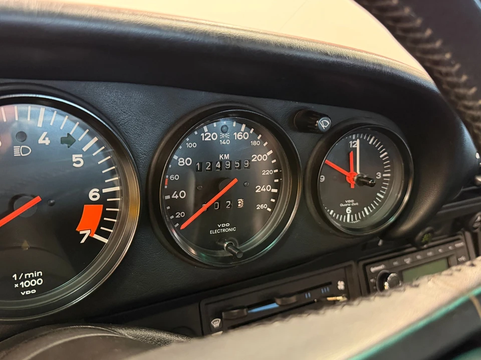 1988 Porsche 911 Carrera 3.2 - Image 22 of 31