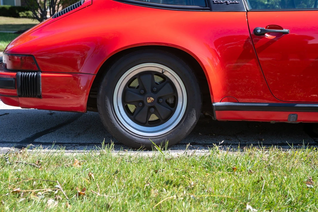 1988 Porsche 911 Carrera 3.2 - Image 24 of 31