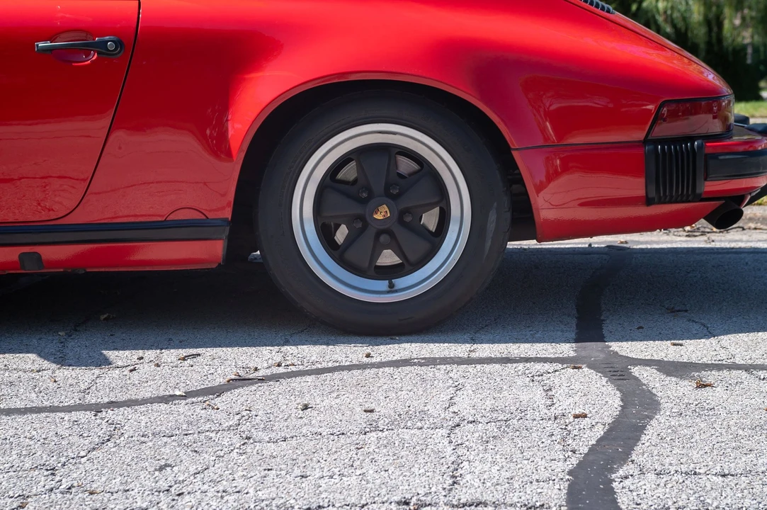 1988 Porsche 911 Carrera 3.2 - Image 25 of 31