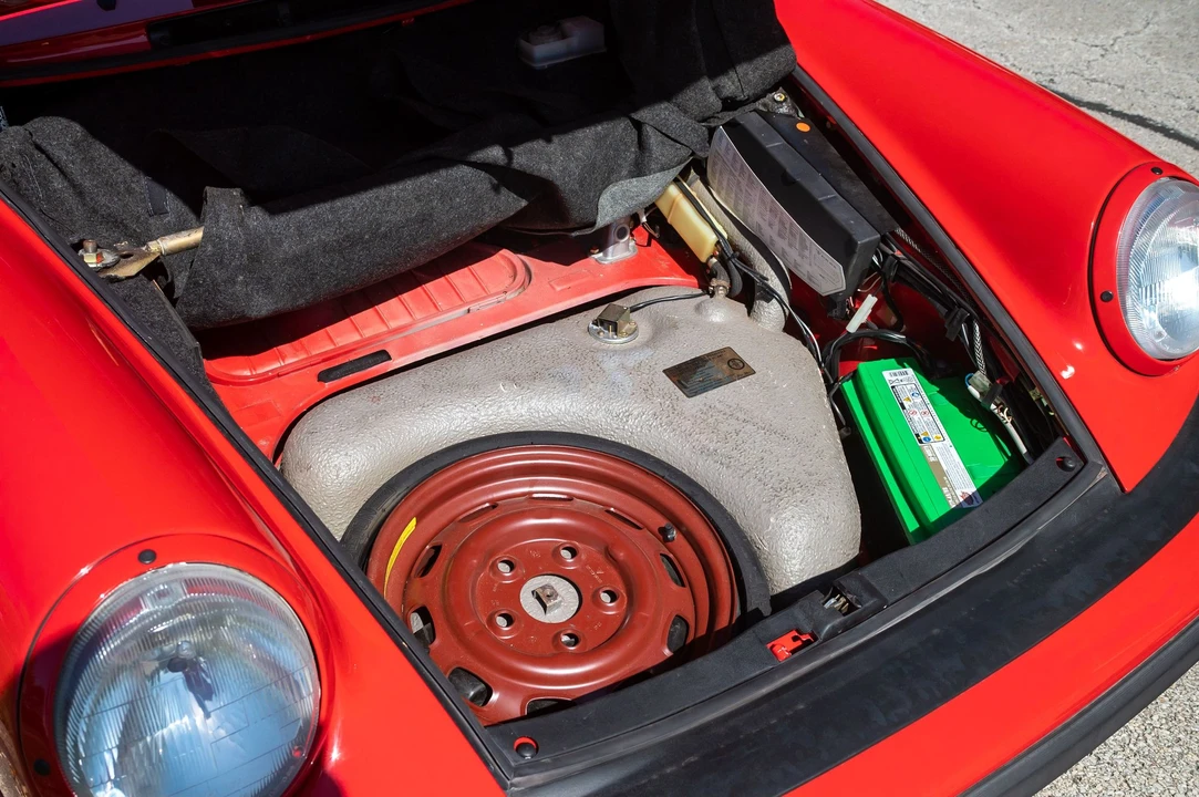 1988 Porsche 911 Carrera 3.2 - Image 28 of 31