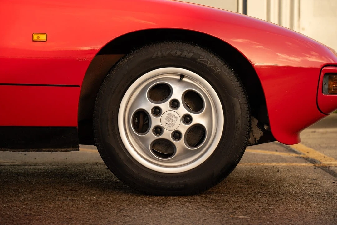 1988 Porsche 924 S - Image 17 of 30