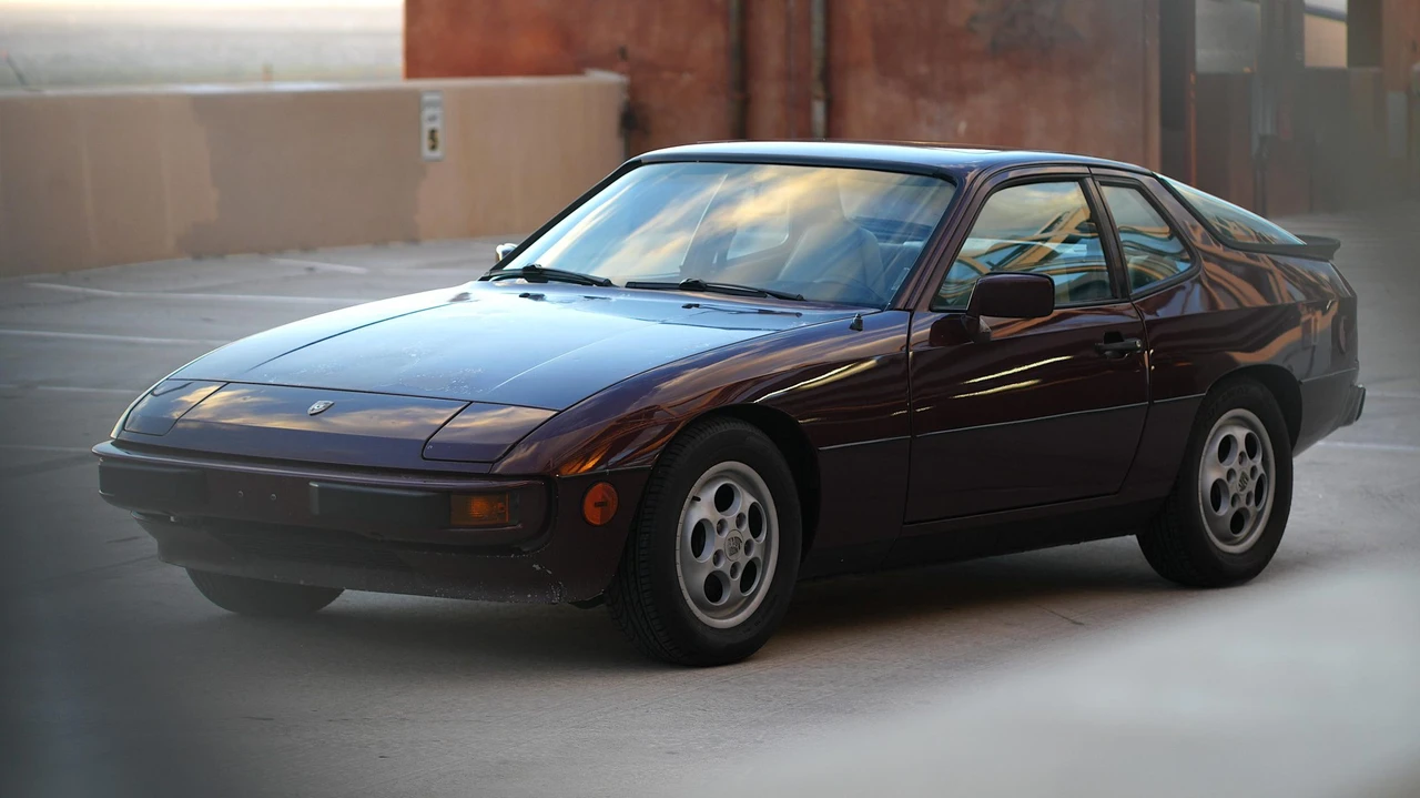 1988 Porsche 924 S - Image 8 of 31