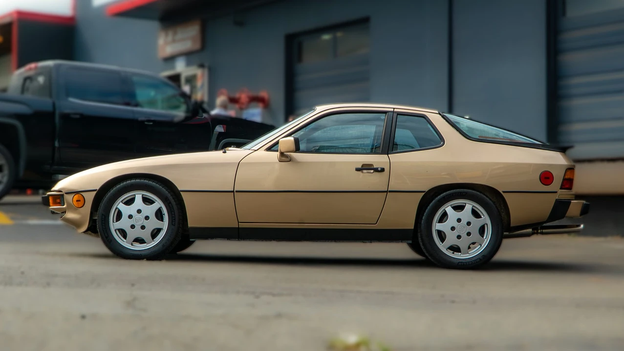 1988 Porsche 924 S - Image 14 of 31